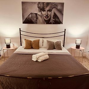 Giovanna Home